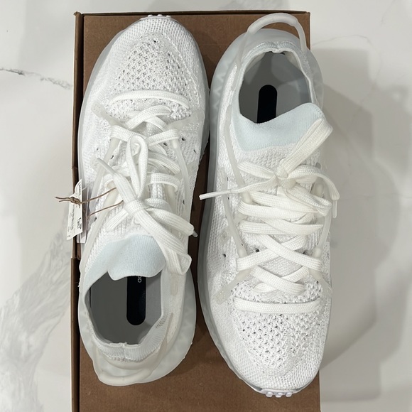 adidas Originals 4D Fusio sneakers in triple white - Picture 4 of 6